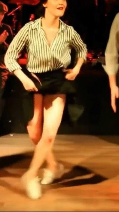 Что она вытворяет!? КРУТОЙ DANCE #Shorts Что она вытворяет!? КРУТОЙ DANCE #Shorts