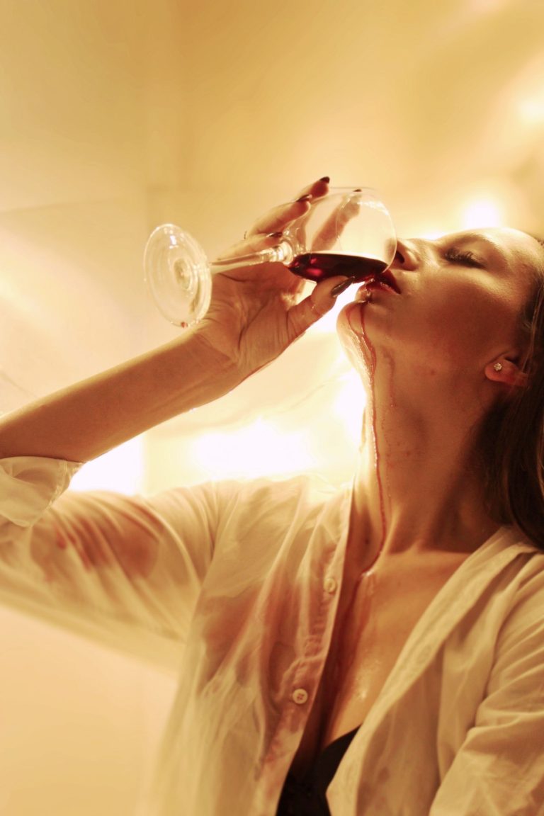 photo woman wine photo woman wine