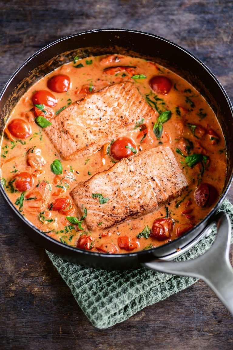 Zalm in een romige tomatensaus | Pure Pascale Zalm in een romige tomatensaus | Pure Pascale