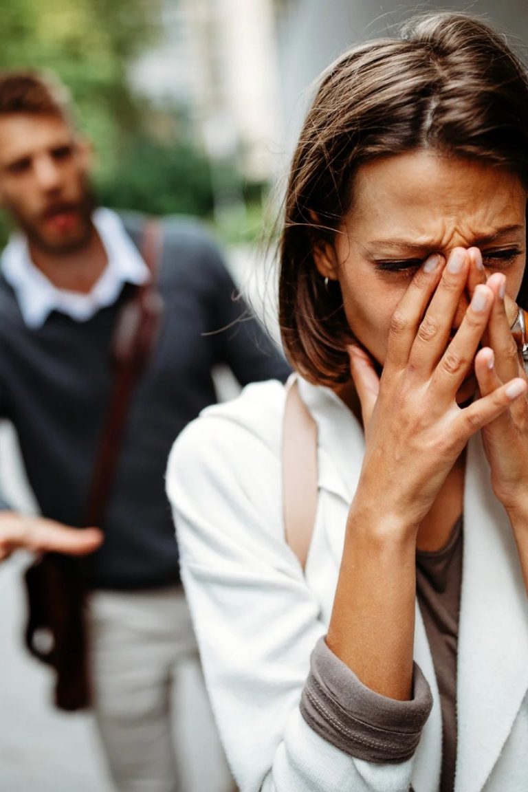 6 Signs A Woman Is Slowly Letting You Go 6 Signs A Woman Is Slowly Letting You Go